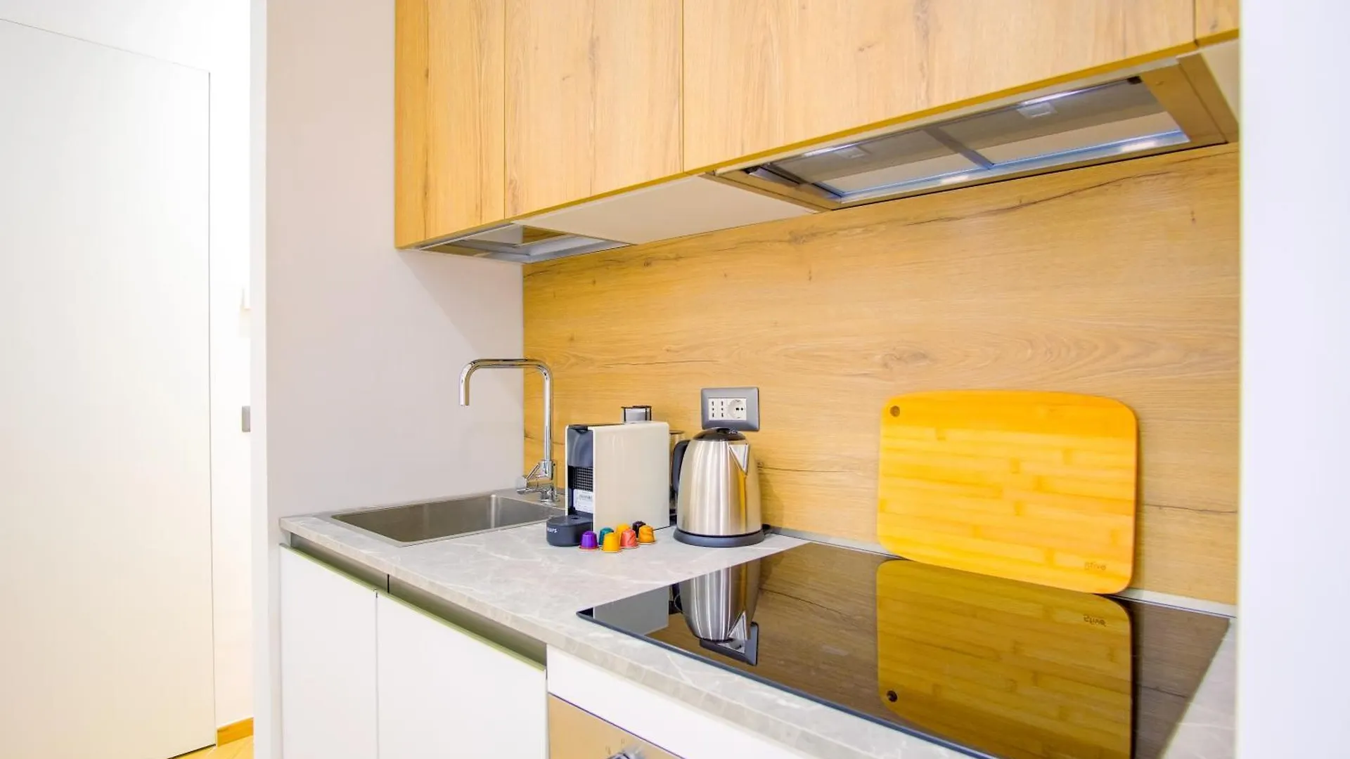 Elegantis Gracchi Apartment - Your Chic Retreat In Central Rome - Vatican Area イタリア